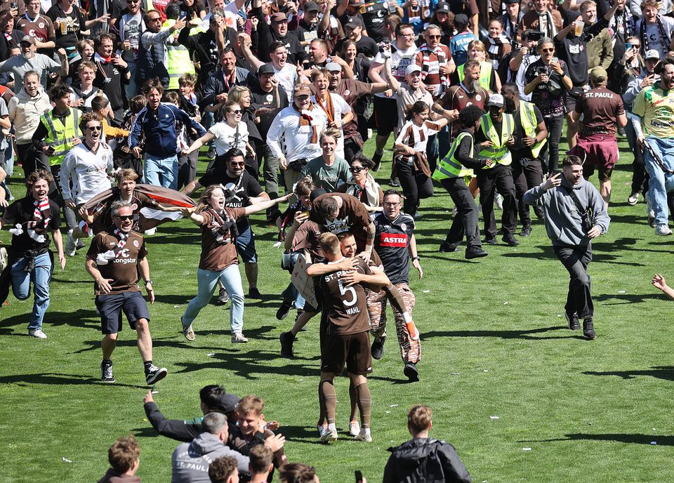 St. Pauli está de volta à Bundesliga!