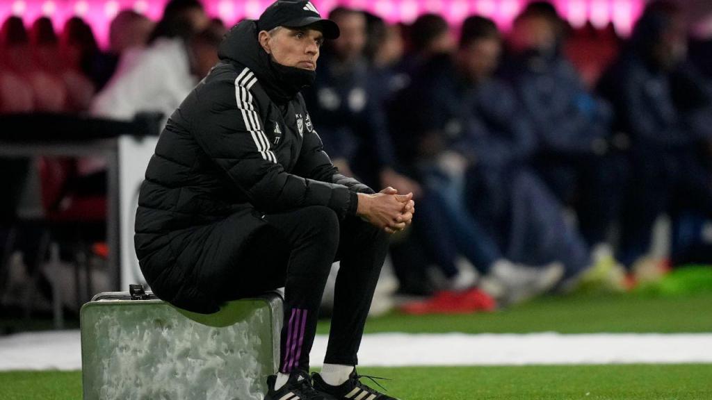 Thomas Tuchel assiste ao Bayern Munique-Leipzig (AP Photo/Matthias Schrader)