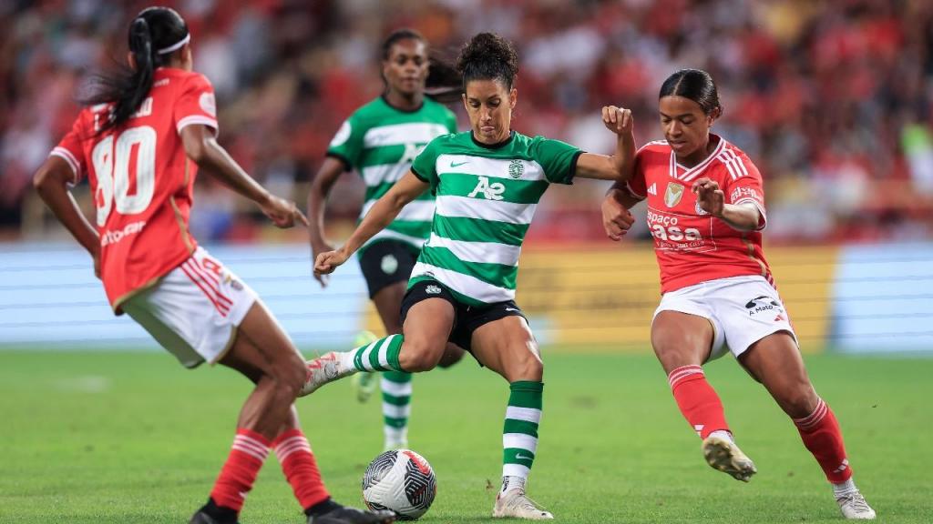 Supertaça: Cláudia Neto e Marie Alidou no Benfica-Sporting (JOSÉ COELHO/Lusa)