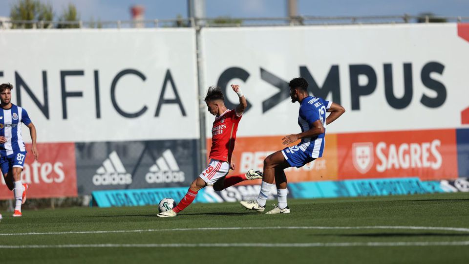 Benfica B aplica mão cheia ao FC Porto B