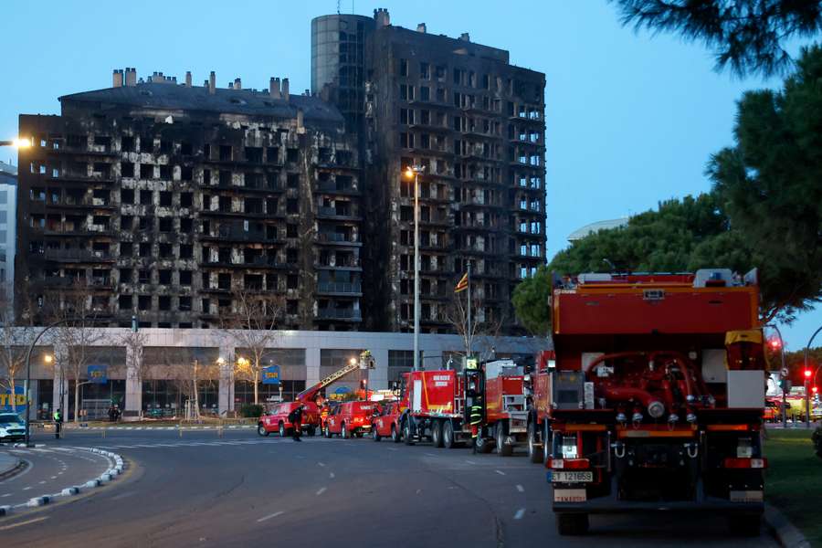 Dois edifícios foram completamente queimados em Valência.