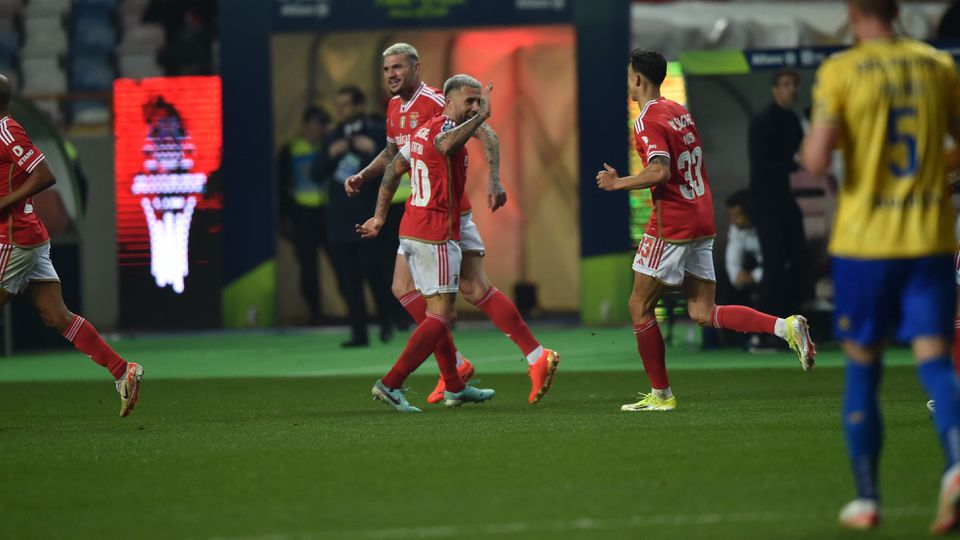 Destaques do Benfica: Só houve uma estrada com saída e foi Otamendi quem a descobriu