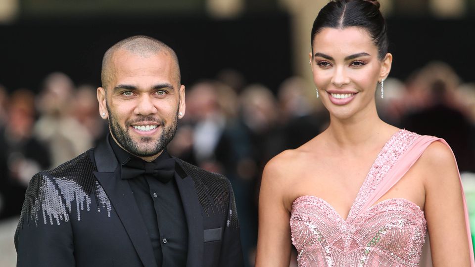 Mulher de Daniel Alves confirma reconciliação