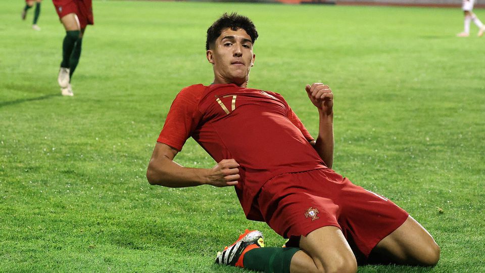 Bis de Tiago Freitas na vitória dos sub-18