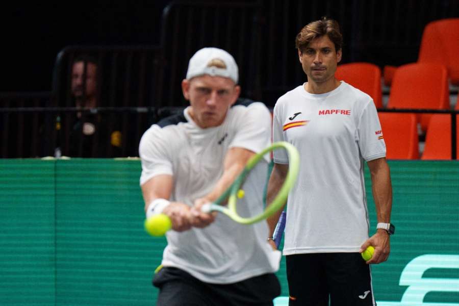 David Ferrer com Davidovich numa sessão de treino da Taça Davis