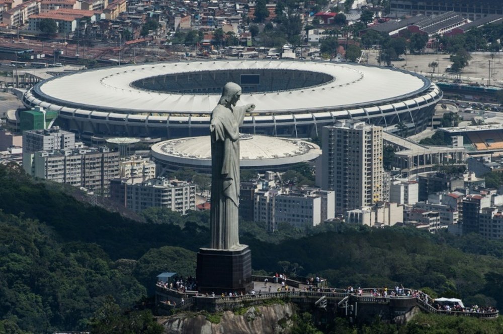 Cristo Redentor com o Maracanã ao fundo, no Rio de Janeiro. AFP