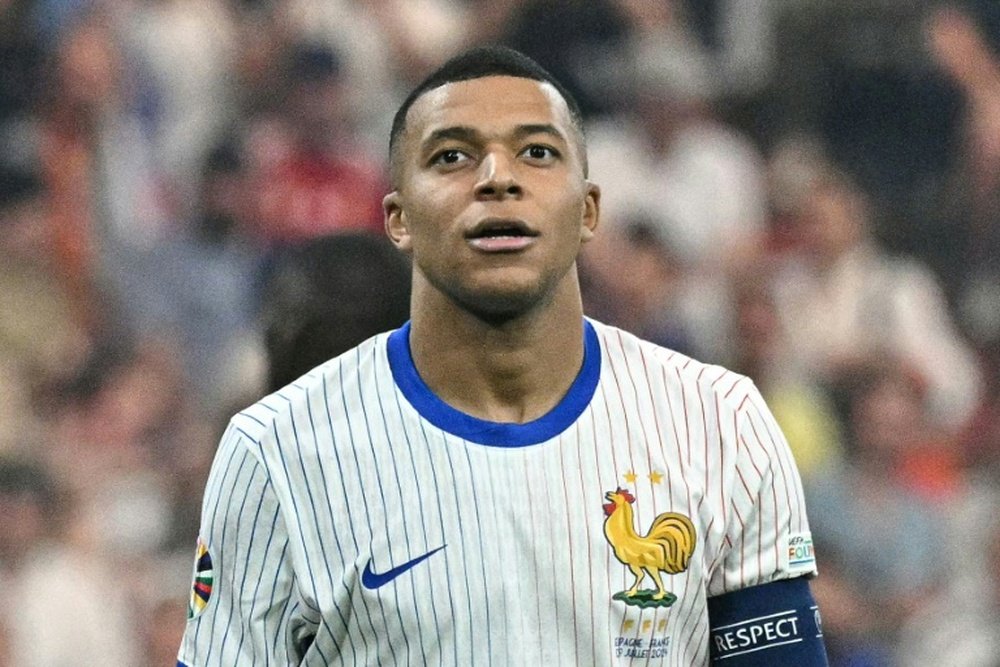 O '9' de Mbappé lidera a mudança de números no Madrid. EFE