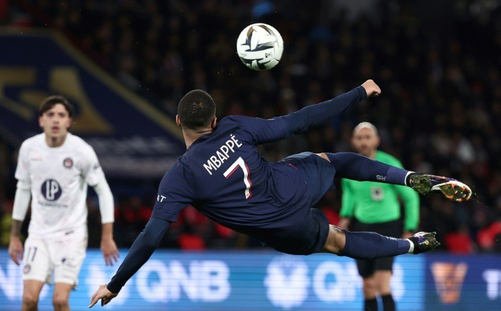 Mbappé, a um passo de Di Stefano. AFP