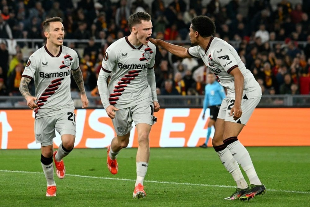 O atacante do Bayer Leverkusen, Florian Wirtz, celebra seu gol contra o Roma. EFE