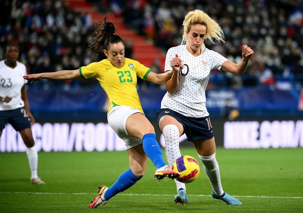 Luana, meia da seleção brasileira, diagnosticada com linfoma de Hodgkin. AFP