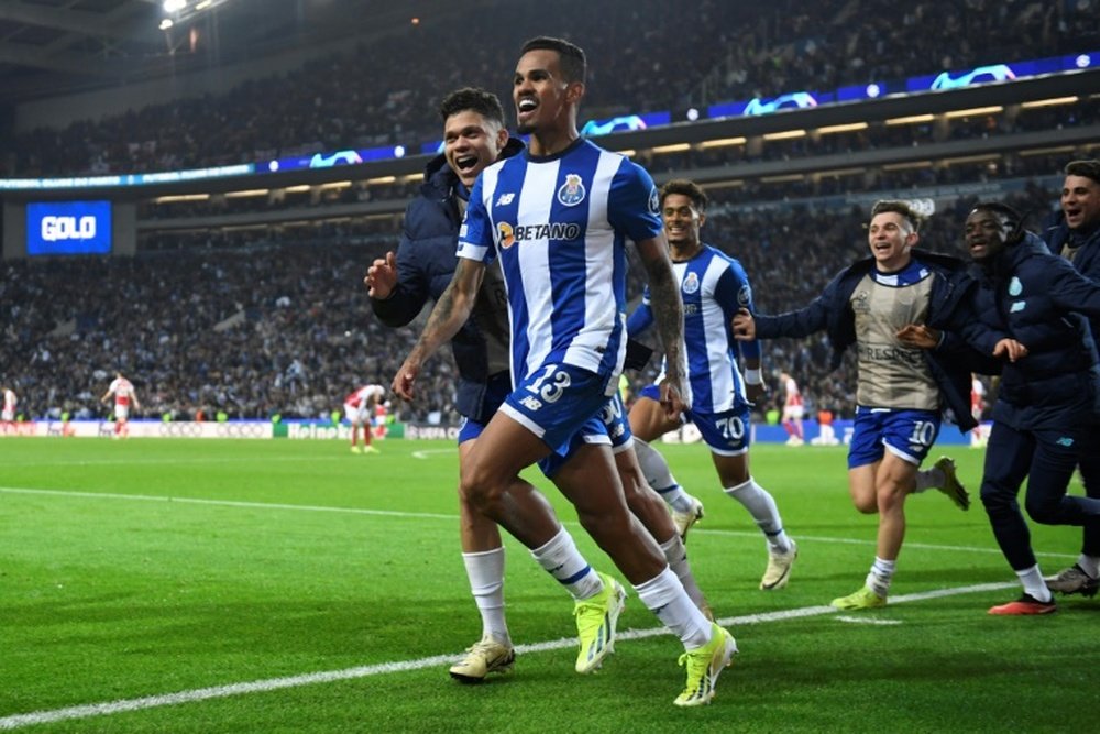 Galeno celebra seu golaço. EFE