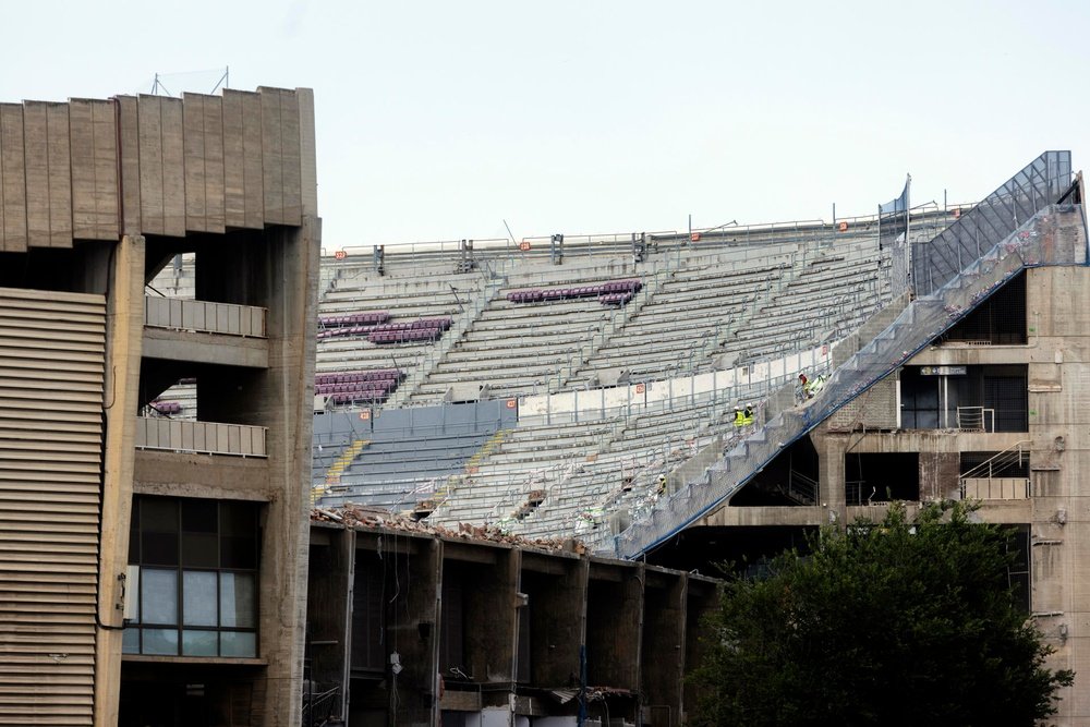 Dois trabalhadores feridos, após briga no Camp Nou. EFE