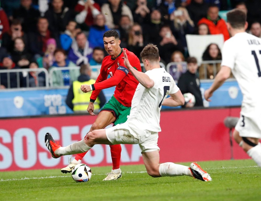 A cama em que Ronaldo dormiu em Liubliana na semana passada será leiloada