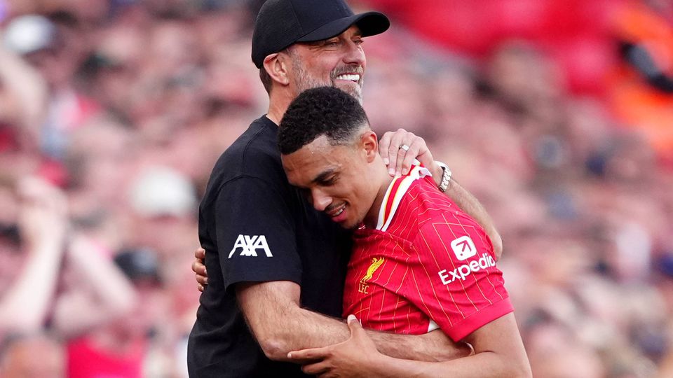 A emoção de Alexander-Arnold no adeus a Klopp: «Não chorava há anos»