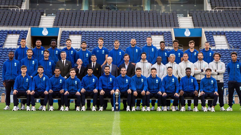 FC Porto: foto da Taça com dois presidentes e quatro ausentes