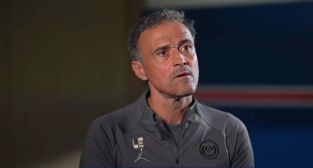 Luis Enrique ainda acredita na permanência de Mbappé. Captura/PrimeVideo