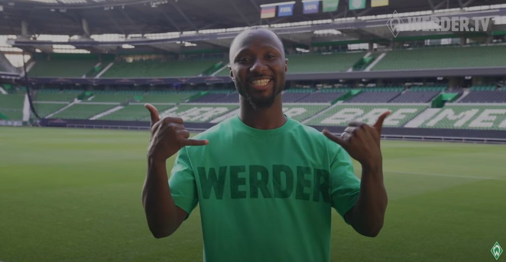 Bremen suspende e afasta Keïta por se recusar a subir no ônibus. Captura/WerderBremen