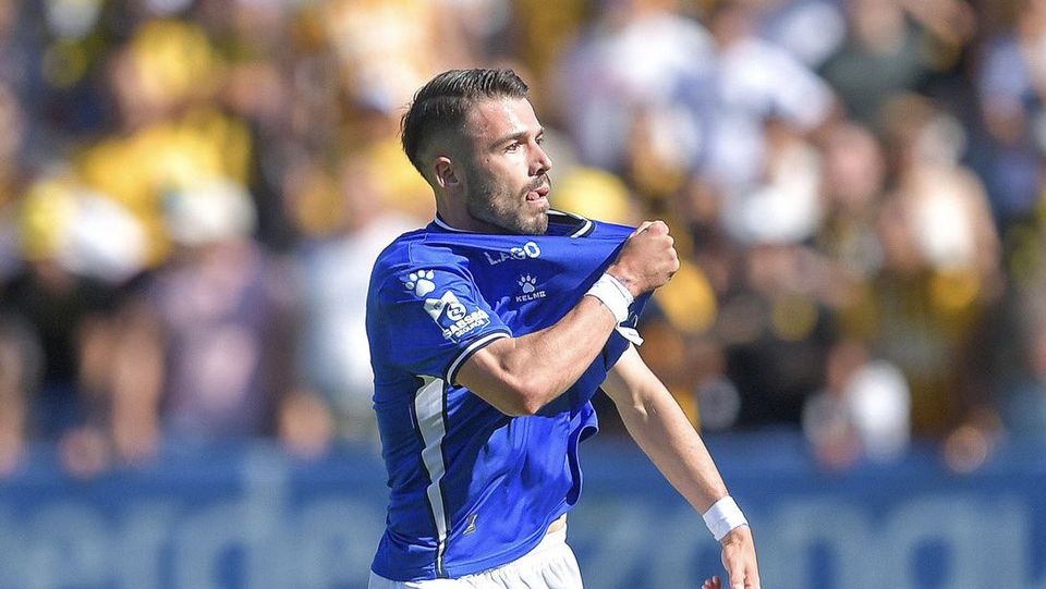 Feirense dá a volta ao Lourosa e mantém-se na Liga 2