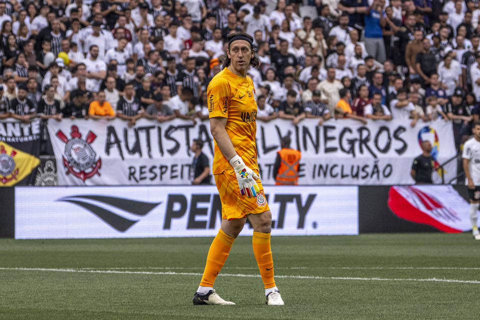 Oficial: Cássio sai do Corinthians de António Oliveira 12 anos depois