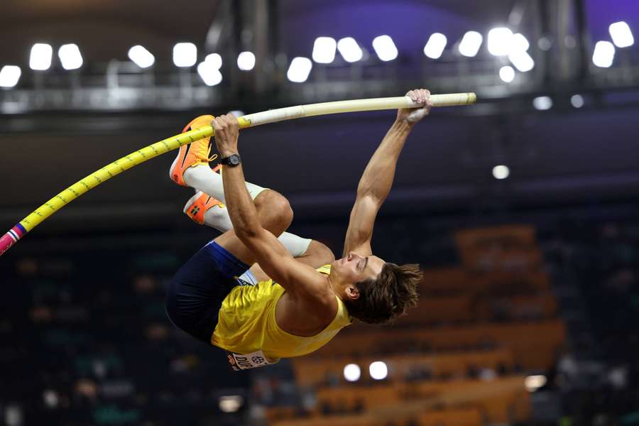 Armand Duplantis em ação