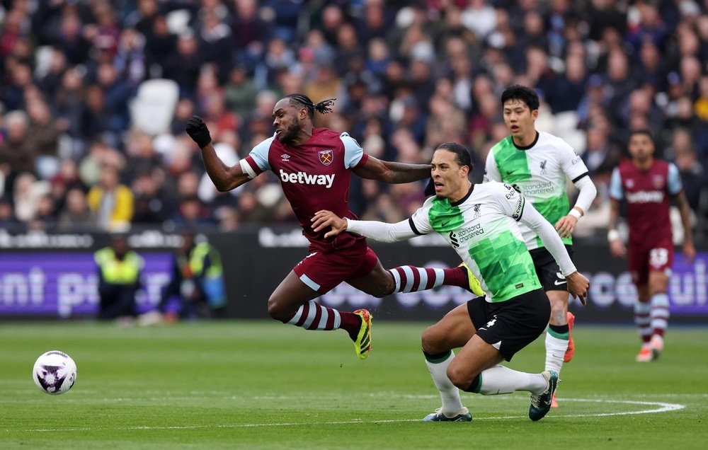 Virgil van Dijk, do Liverpool, em partida da Premier contra West Ham United. EFE/EPA/ANDY RAIN