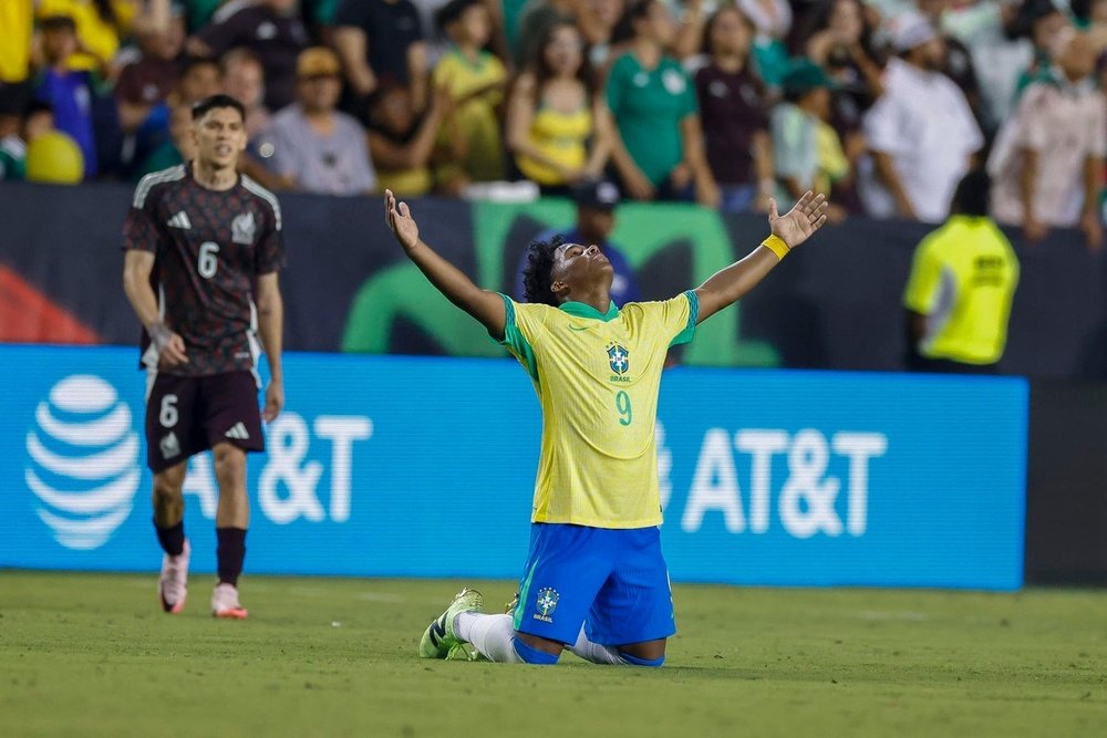 Endrick celebra a vitória do Brasil sobre o México. EFE