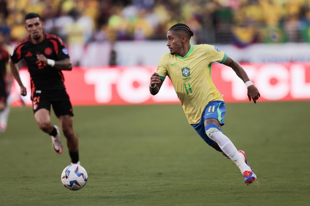 Raphina, com a camisa da Seleção Brasileira, em foto de arquivo. EFE