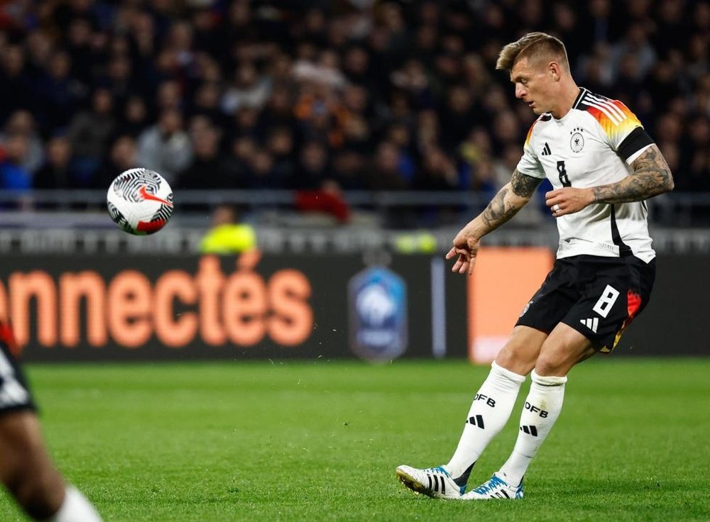 Toni Kroos durante a partida contra a França. EFE/EPA/MOHAMMEDBADRA