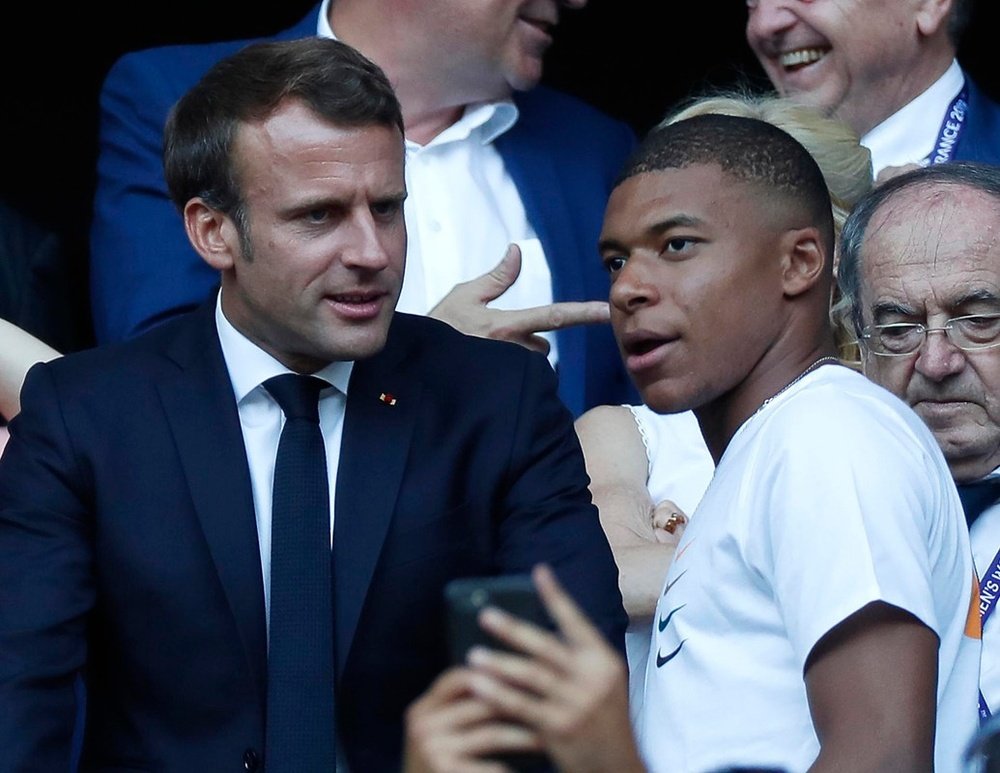 Macron e Mbappé em foto de arquivo. EFE/EPA/IAN LANGSDON