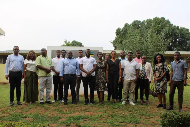 Foto família com os técnicos da DPS Maputo, MISAU, Coordenadores Distritais de APSs e Malaria Consortium