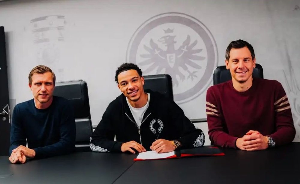 Hugo Ekitike foi emprestado ao Eintracht Frankfurt. Eintracht