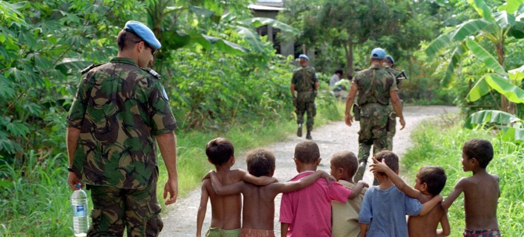 Cenas de Timor-Leste durante a transição para a independência