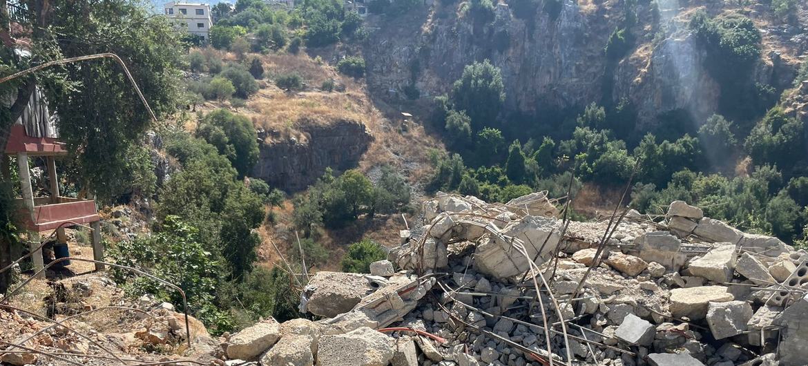 A aldeia de Hebbariyeh, no sul do Líbano, está parcialmente em ruínas após confrontos na Linha Azul