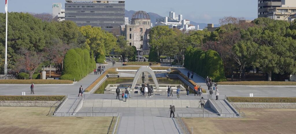 O Parque da Paz em Hiroshima. Organização popular japonesa Nihon Hidankyo, vencedora do Prêmio Nobel da Paz de 2024, é integrado por sobreviventes dos bombardeios atômicos no Japão