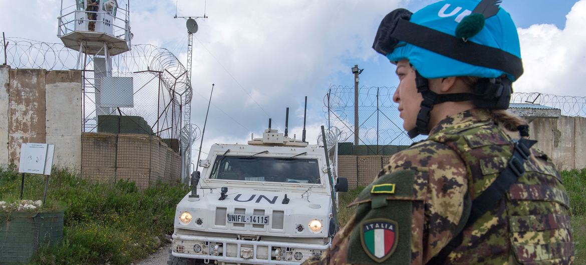 As forças de paz da Unifil patrulham entre Ras Naqoura e Labounieh ao longo da Linha Azul, no sudoeste do Líbano (arquivo)