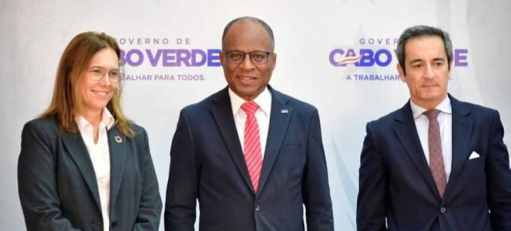 A  coordenadora residente da ONU em Cabo Verde, Patrícia Portela de Souza, e o primeiro-ministro Ulisses Correia e Silva participaram no lançamento do Acelerador Global para o Trabalho e a Proteção Social