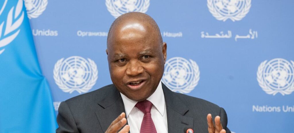 Representante permanente de Moçambique junto à ONU, embaixador Pedro Comissário