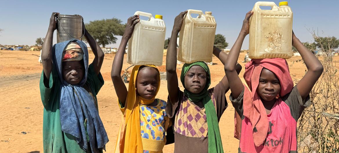 Muitos jovens fugiram de Darfur com as suas famílias para campos de refugiados no Chade