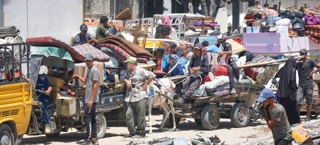 Os moradores de Gaza continuam procurando lugares seguros para se abrigar