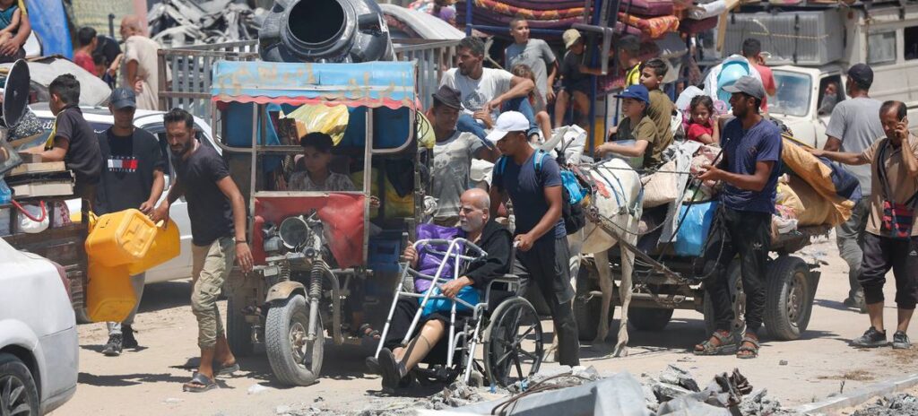 As pessoas em Gaza continuam buscando áreas mais seguras para evitar o conflito.