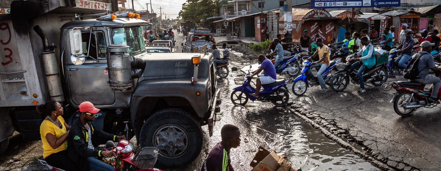 Estima-se que 80% da capital haitiana seja controlada por gangues que tentam tomar a parte restante do território