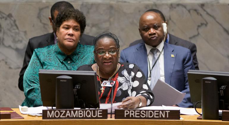 Ministra dos Negócios Estrangeiros de Moçambique, Verónica Macamo, em uma das reuniões que participou no Conselho de Segurança