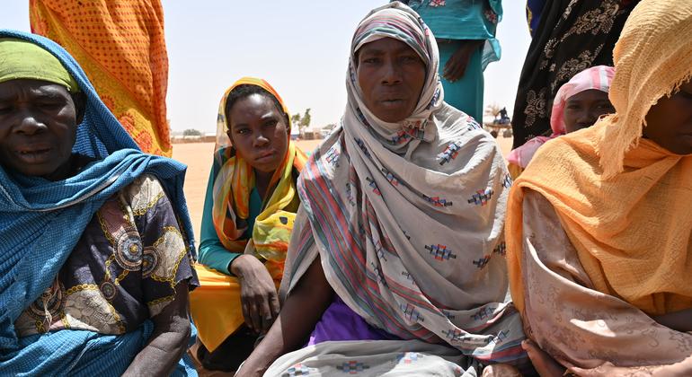 Mulheres sudanesas abrigadas no acampamento de refugiados de Aboutengue, no leste do Chade