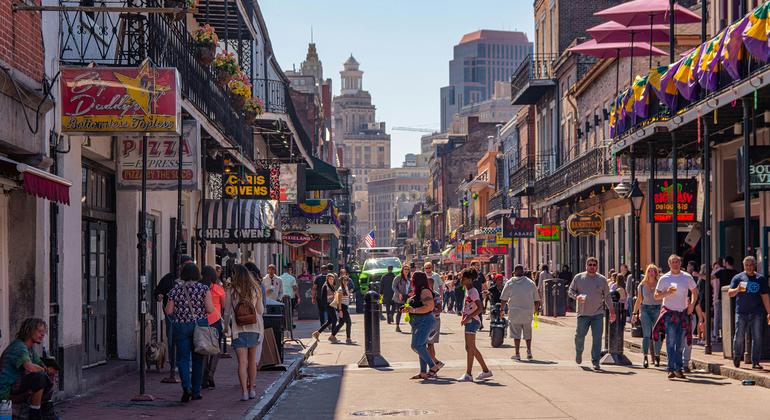 Rua Bourbon fica no coração de Nova Orleans, Bairro Francês