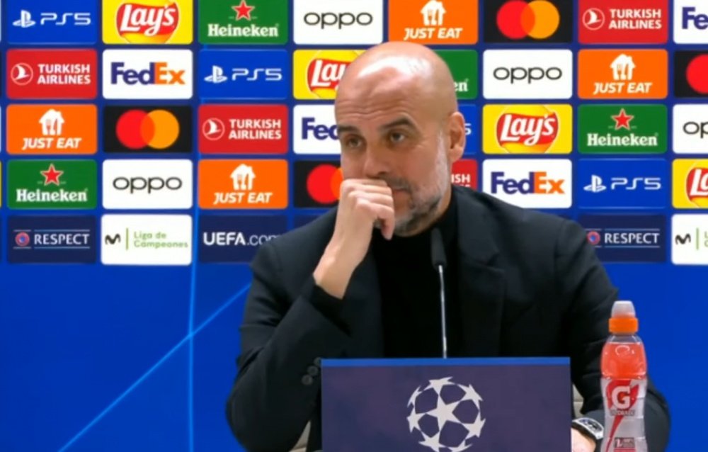 Imagem de Pep Guardiola na coletiva de imprensa. Captura/MarcaTV