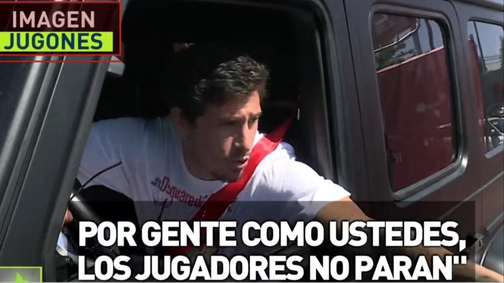 José Maria Giménez, do Atlético de Madrid, discute com torcedores na saída do CT. Captura La Sexta