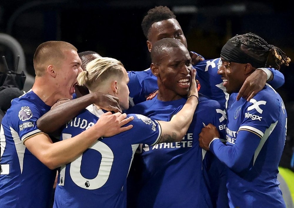 Jogadores do Chelsea celebram o gol no jogo contra o Tottenham. EFE