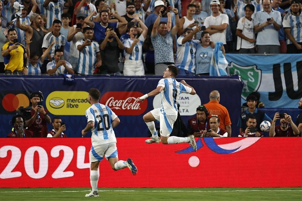 Álvarez celebra seu gol contra o Canadá. EFE