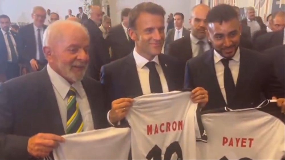 Payet entrega camisa do Vasco para Lula e Macron. Captura GloboNews