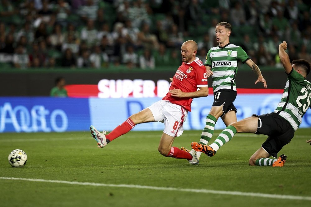 Escalações confirmadas de Sporting e Benfica. EFE